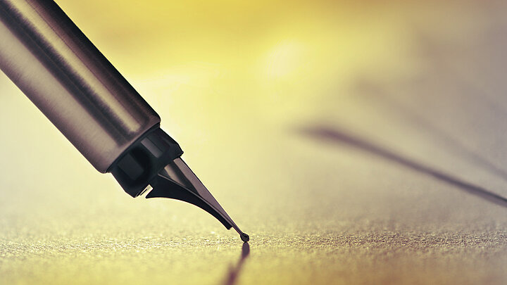 Close-up of the tip of a fountain pen.